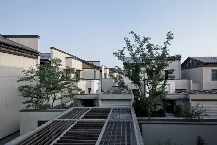 项目中公共空间与私密空间相互嵌套，空间感触丰硕