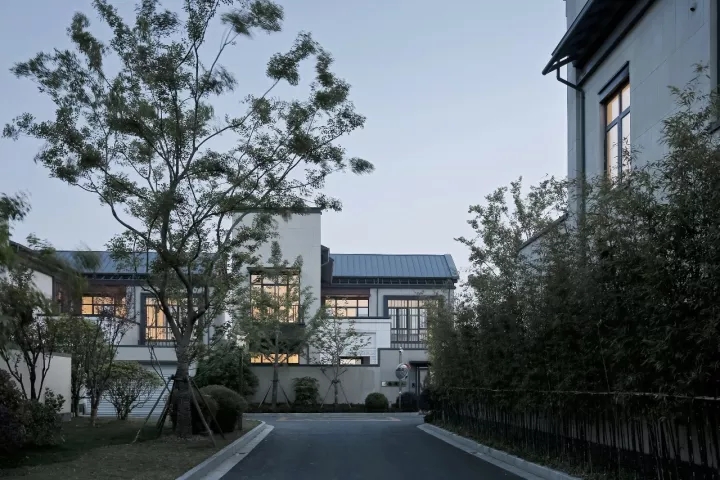 内侧构筑单体的院落普遍安设于构筑和路路之间以；に矫苄